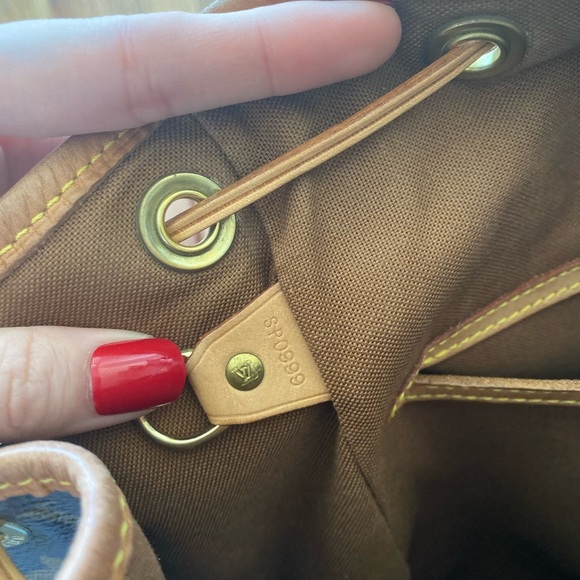 Louis Vuitton backpack - Picture 7 of 8